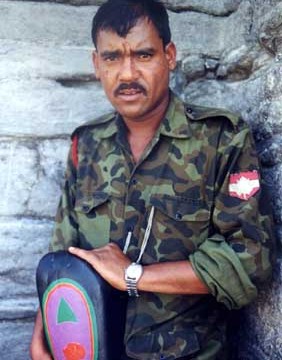 Rolling-Stone_Kashmiri Soldat
