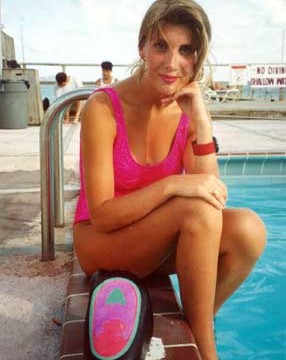Rolling-Stone_swimming pool girl